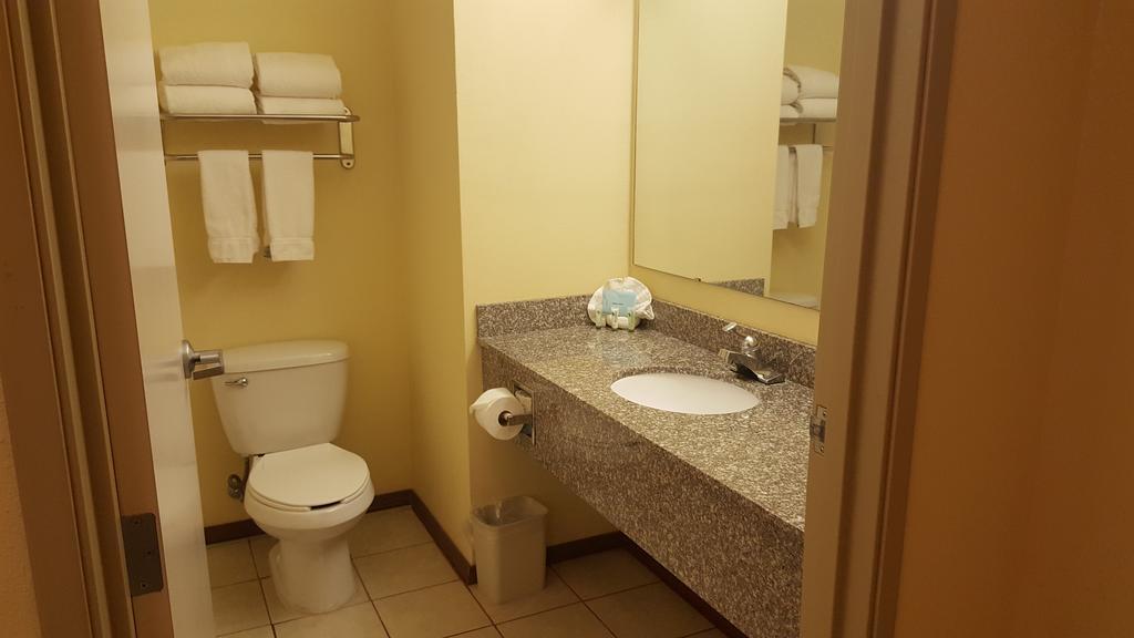 Reddy Hotel Plainview Εξωτερικό φωτογραφία